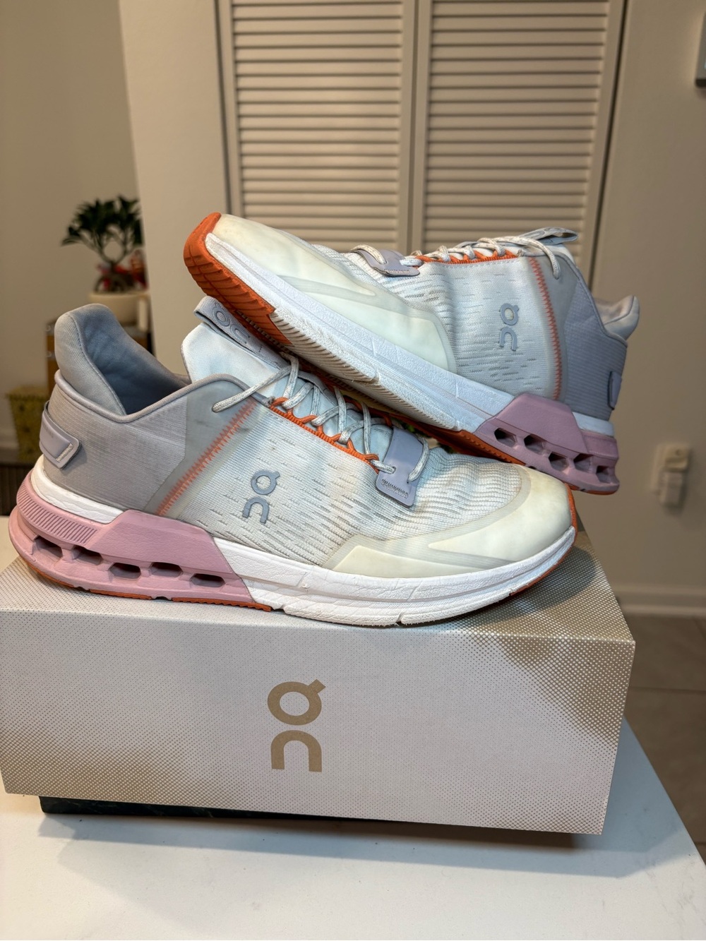 On Cloud CloudNova pink grey women’s size 9 running shoes - Picture 3 of 8